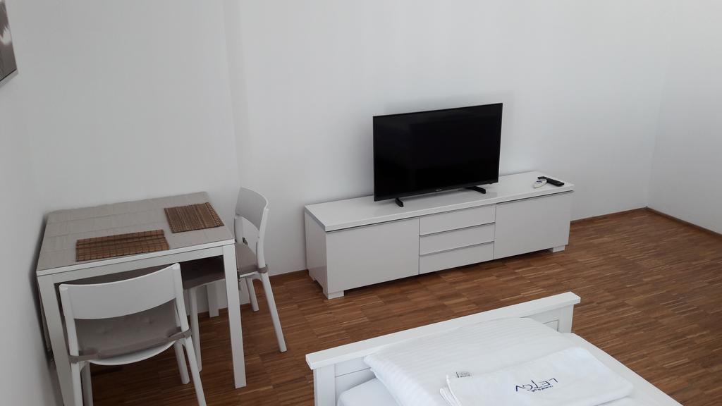 Hostal & Letov *