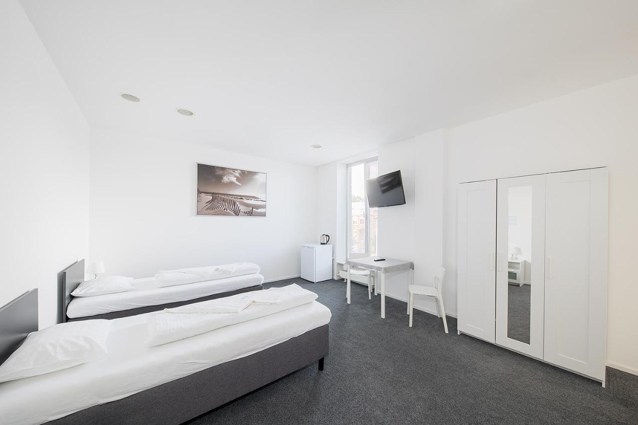 Hostal & Letov Praga